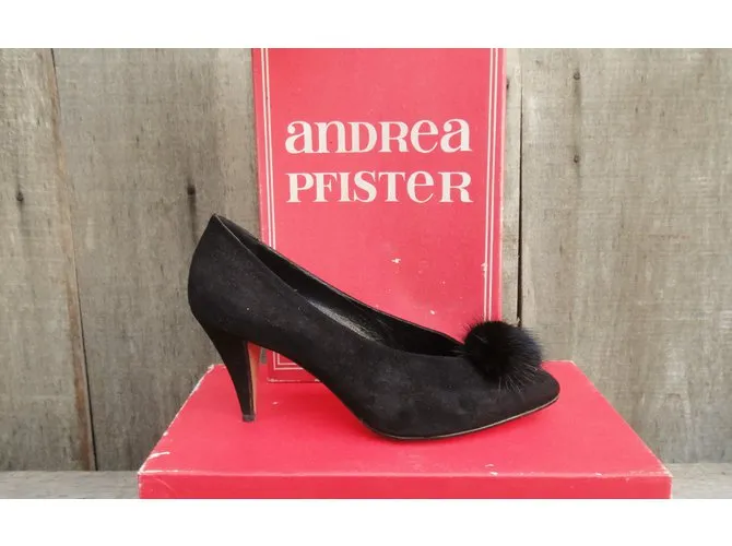 Andrea Pfister eescarpins vintage con bola de visón Negro 