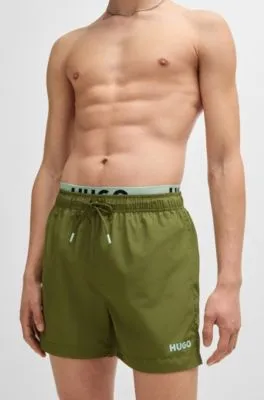 Bañador tipo shorts con logo estampado y cintura doble