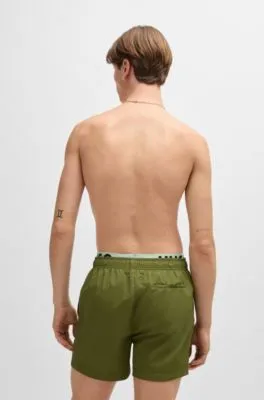 Bañador tipo shorts con logo estampado y cintura doble