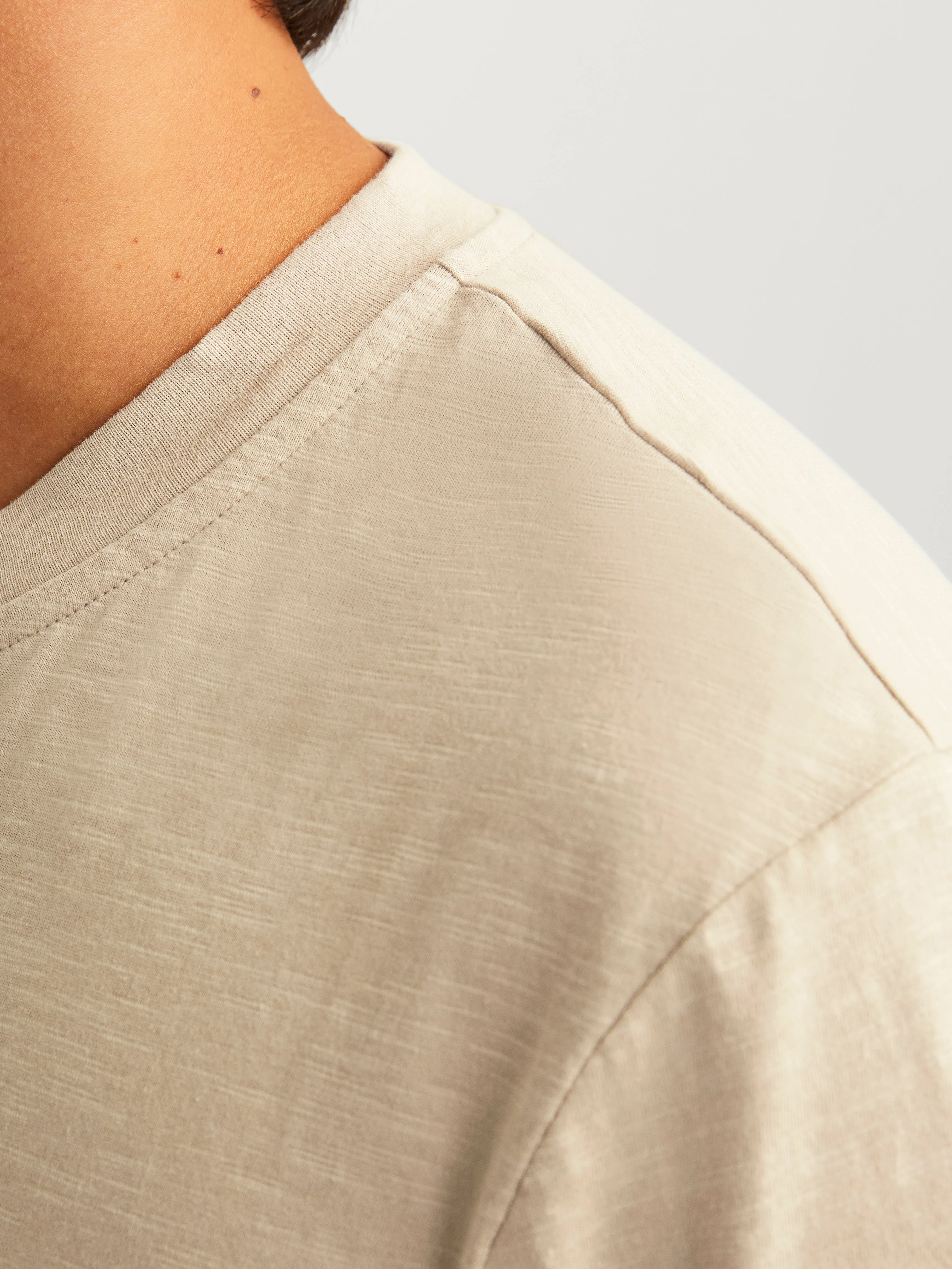Camiseta Liso Cuello Mao | Beige | Jack & Jones®