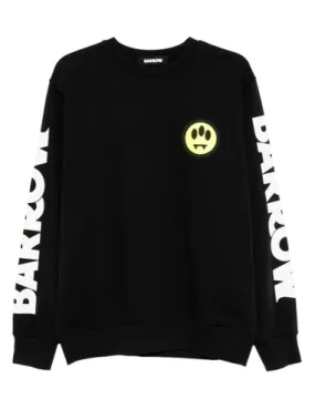 Camiseta negra con logo en manga