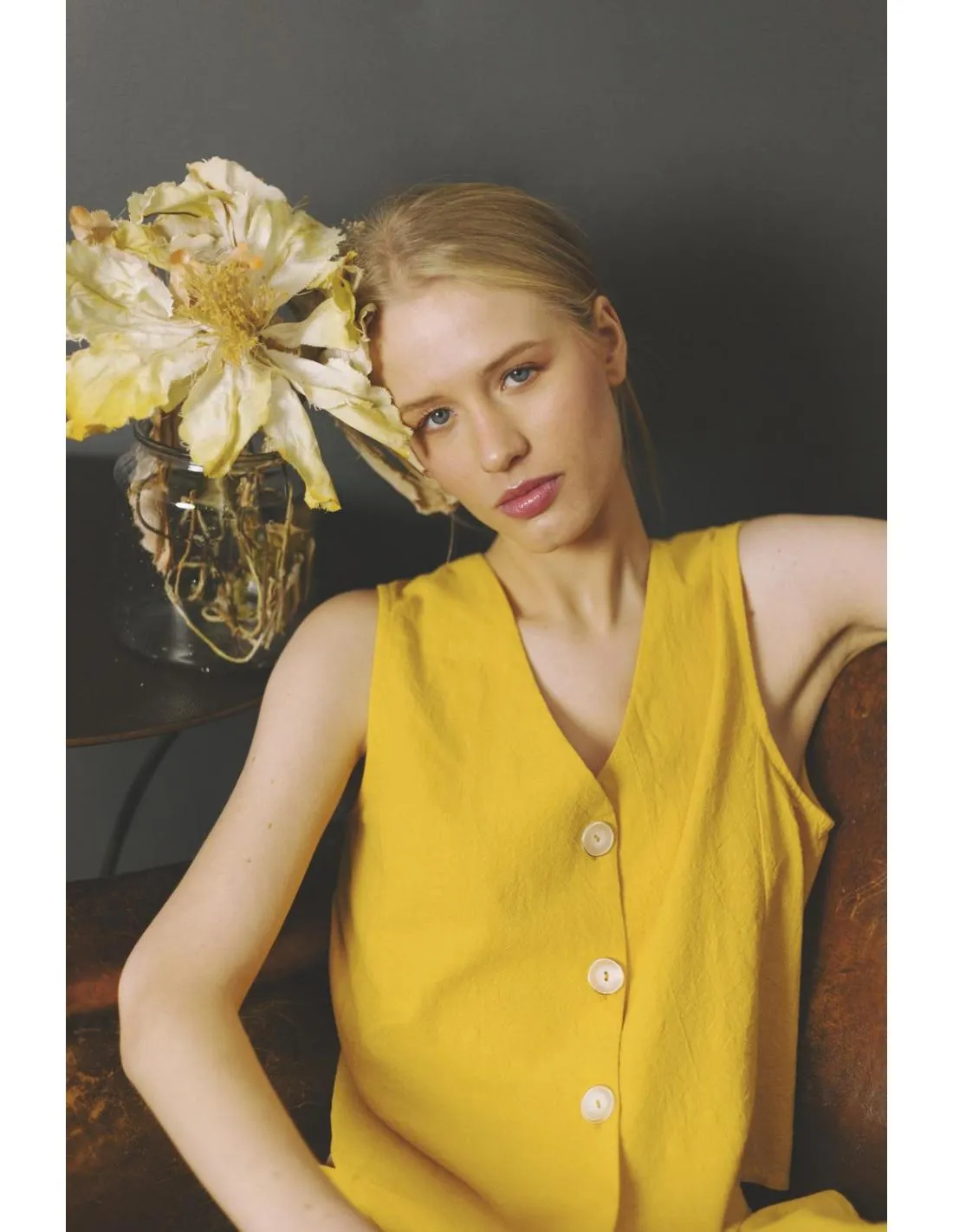 CHALECO DE TRAJE AMARILLO PAN PRODUCTO BÁSICO