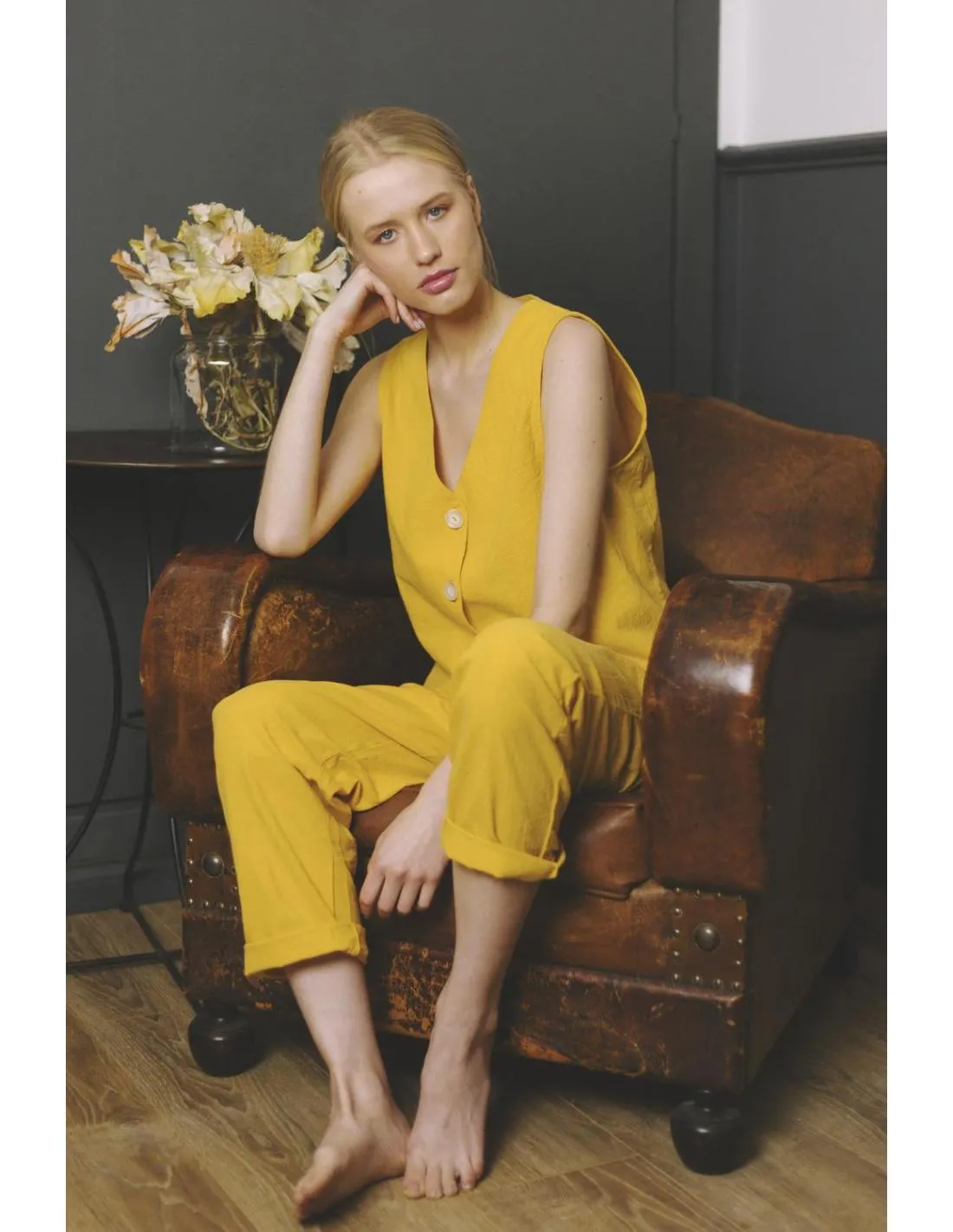 CHALECO DE TRAJE AMARILLO PAN PRODUCTO BÁSICO