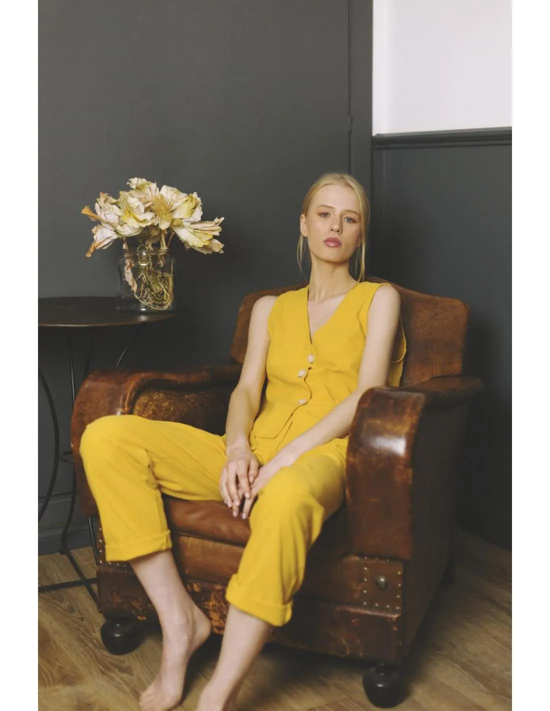 CHALECO DE TRAJE AMARILLO PAN PRODUCTO BÁSICO