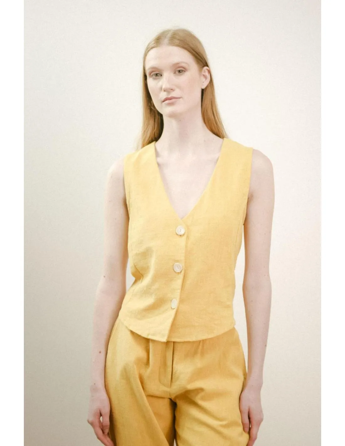 CHALECO DE TRAJE AMARILLO PAN PRODUCTO BÁSICO