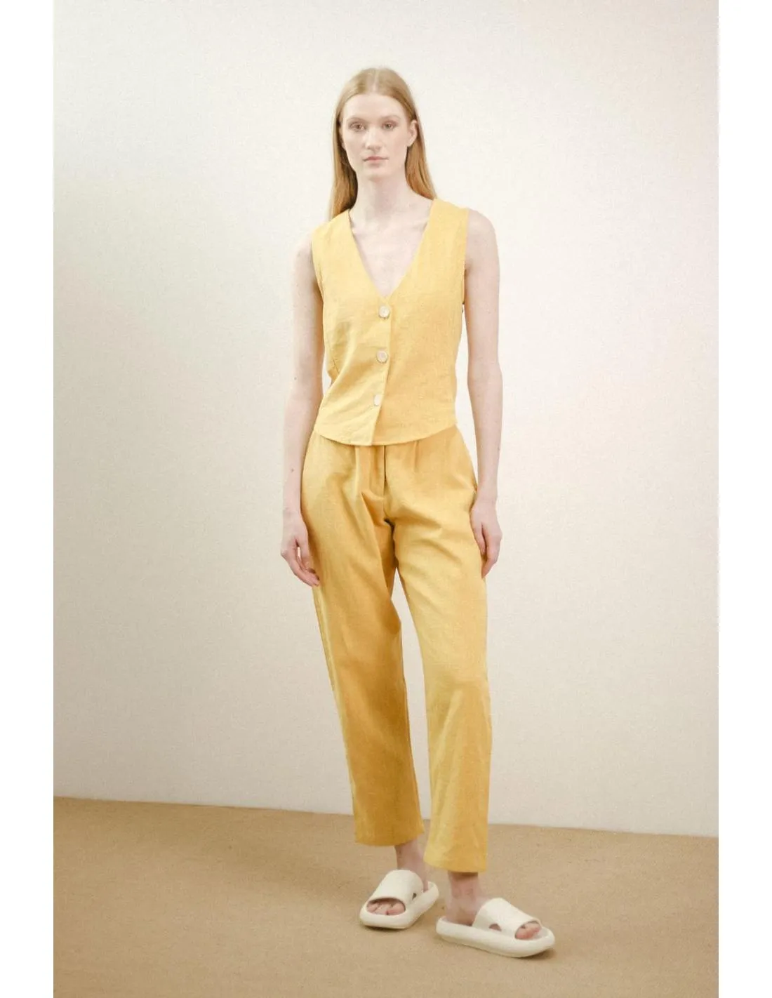 CHALECO DE TRAJE AMARILLO PAN PRODUCTO BÁSICO