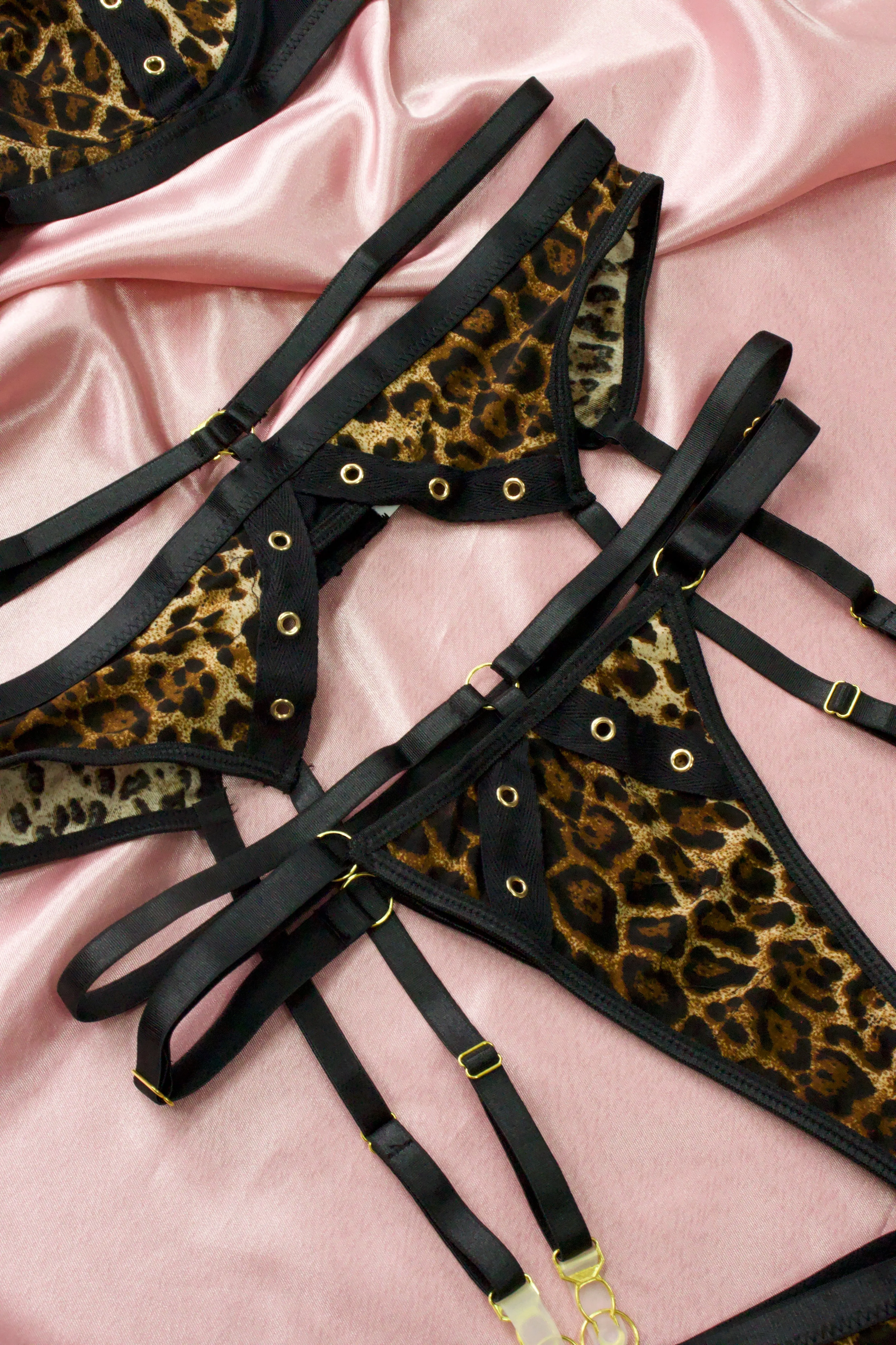 COORDINADO CON DISEO ANIMAL PRINT Y MESH 889001