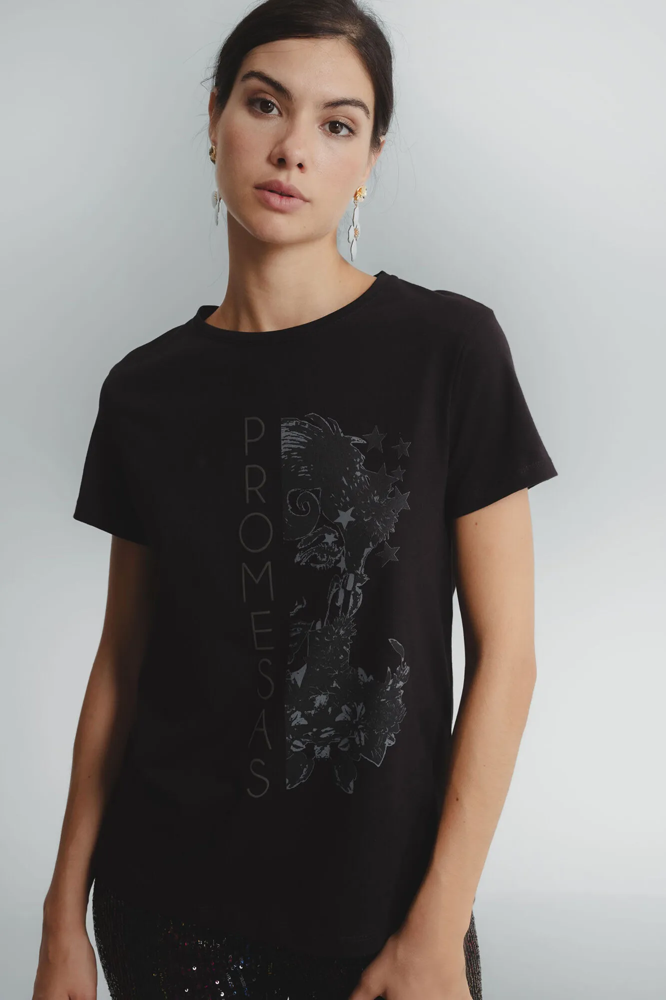 Dolores Promesas Camiseta de cuello redondo y manga corta