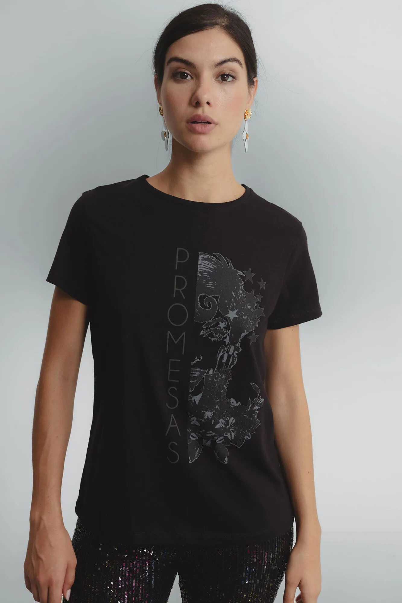 Dolores Promesas Camiseta de cuello redondo y manga corta