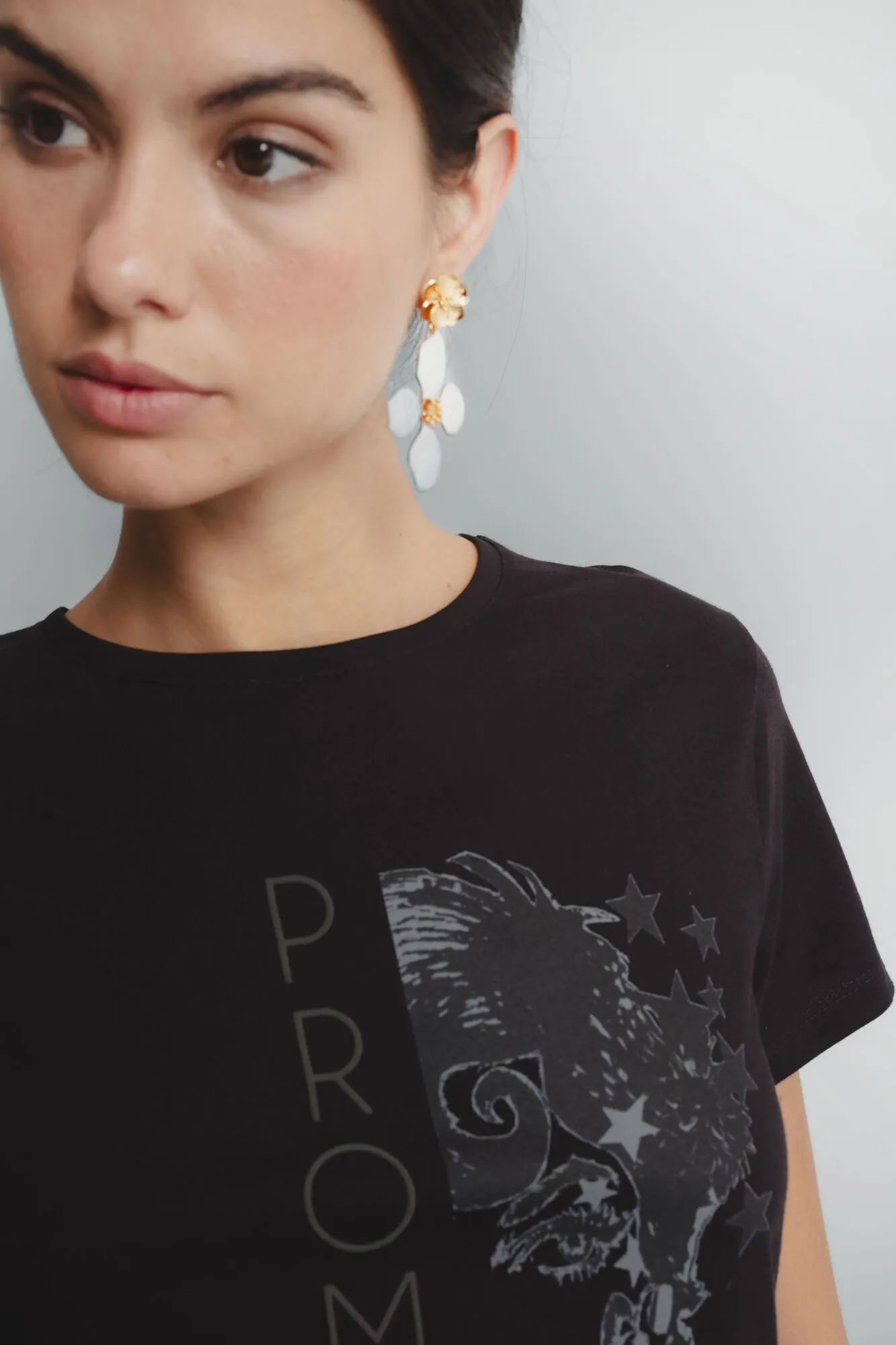 Dolores Promesas Camiseta de cuello redondo y manga corta