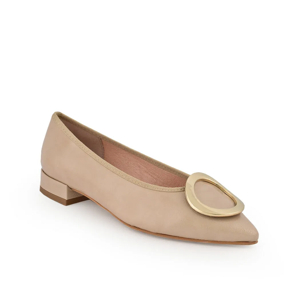 Francesita Charol Akitio Beige Adorno Dorado