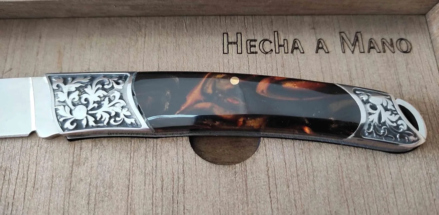 Genérico Navaja de Artesania 8.5 cm de hoja personalizado con tu nombre en cajita de madera. Virola cuadrada.