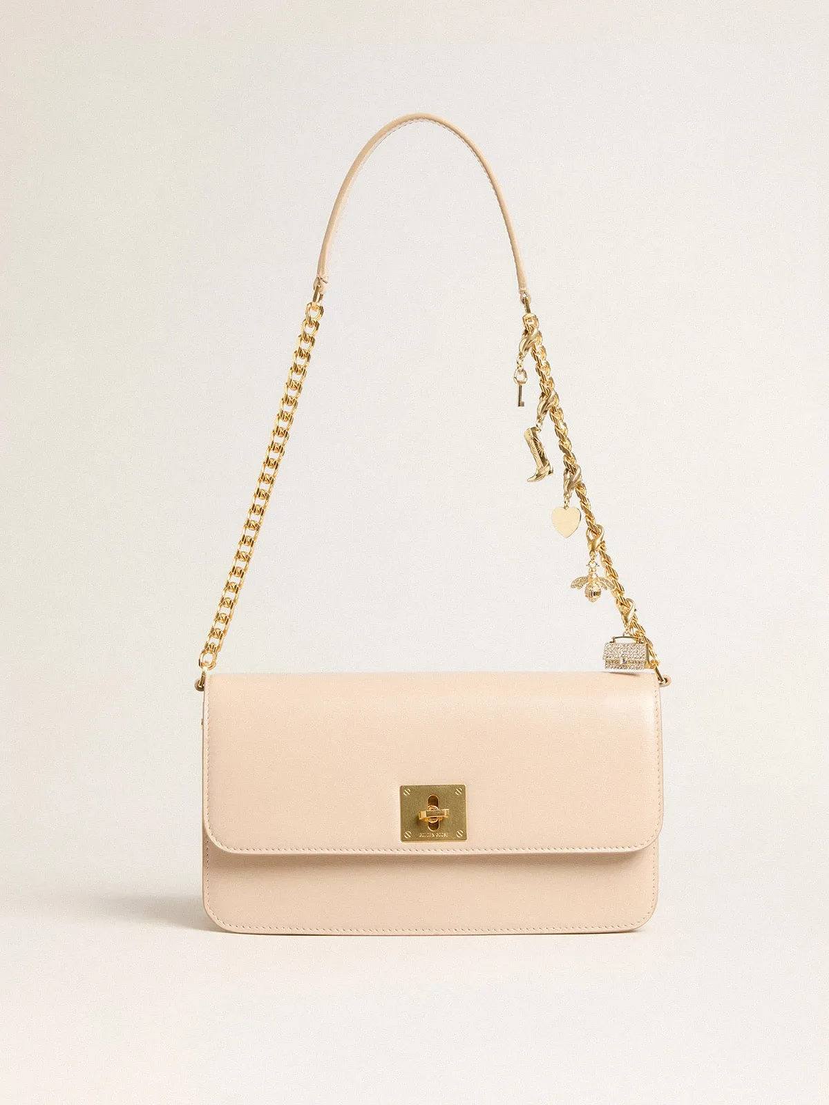 Gioia Bag en piel palmellato de color rosa pálido y detalles dorados