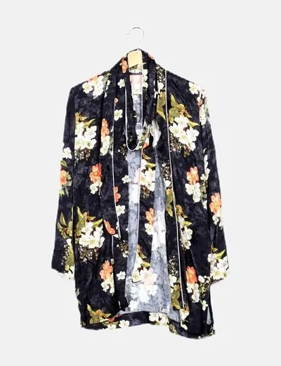 Guess Kimono negro estampado
