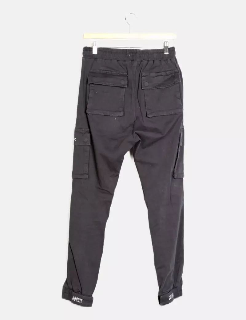 Hoodie collab Pantalón cargo gris
