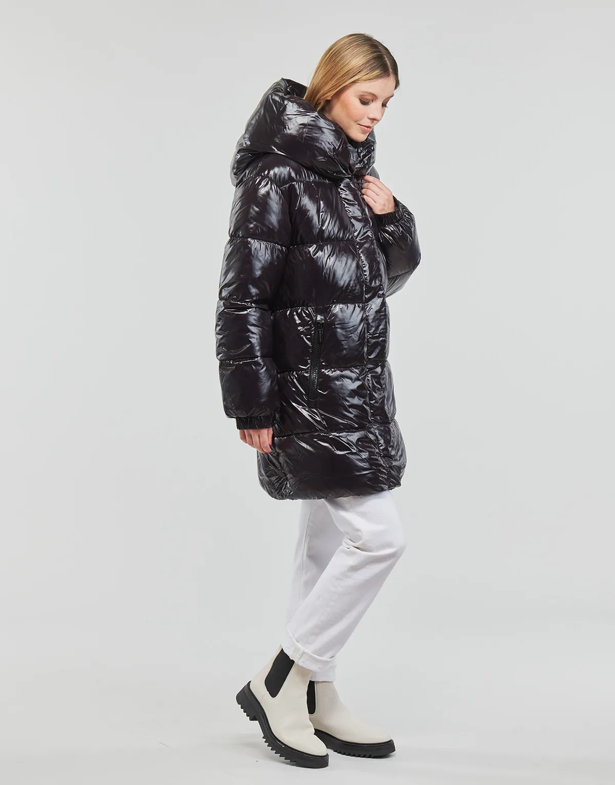 HORIZONTAL QUILTED DOWN COAT WITH  ATTACHED HOOD