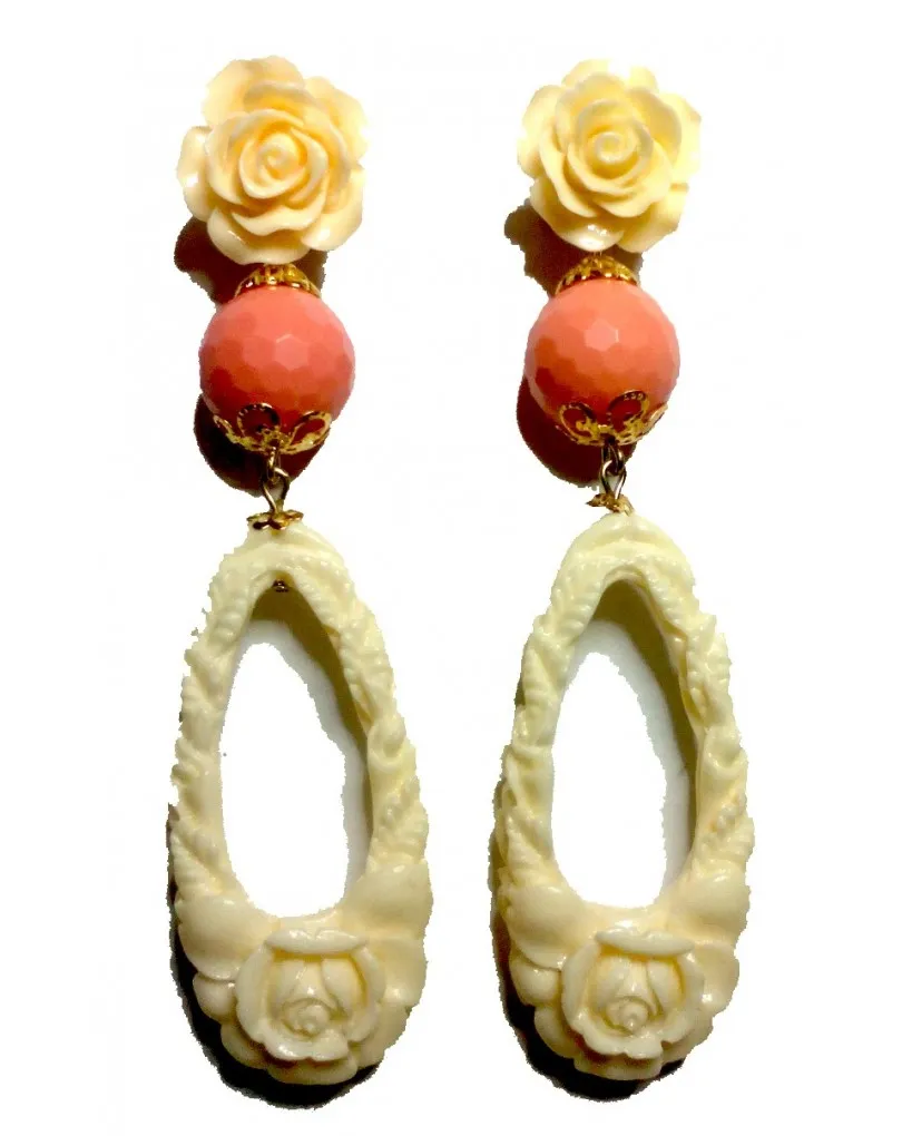LARGOS PENDIENTES DE RESINA CON FLORES
