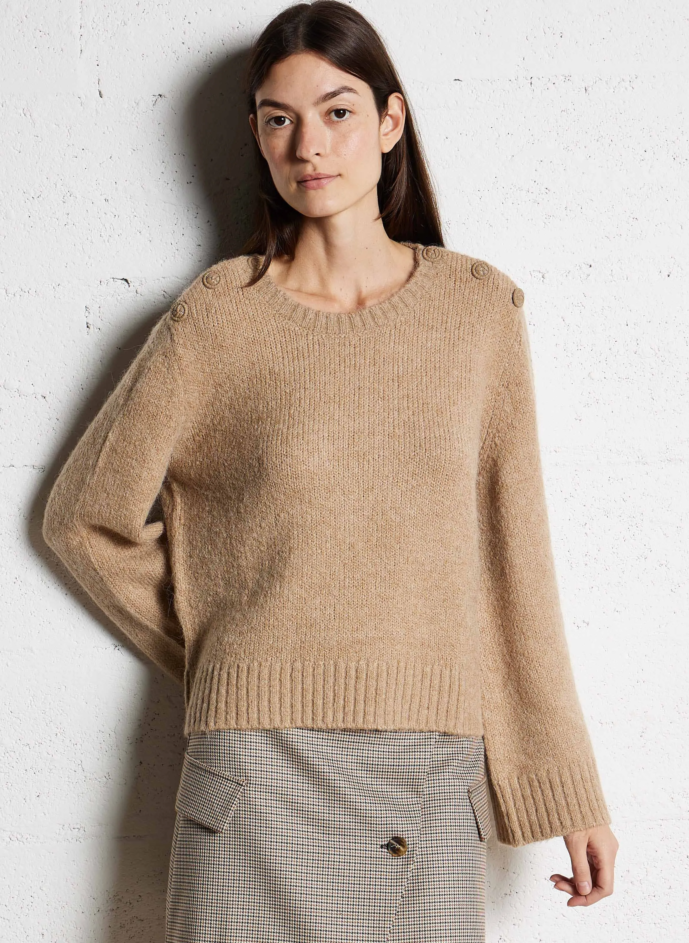 LLIONA  JERSEY DE PUNTO RECTO CON CUELLO REDONDO EN BEIGE
