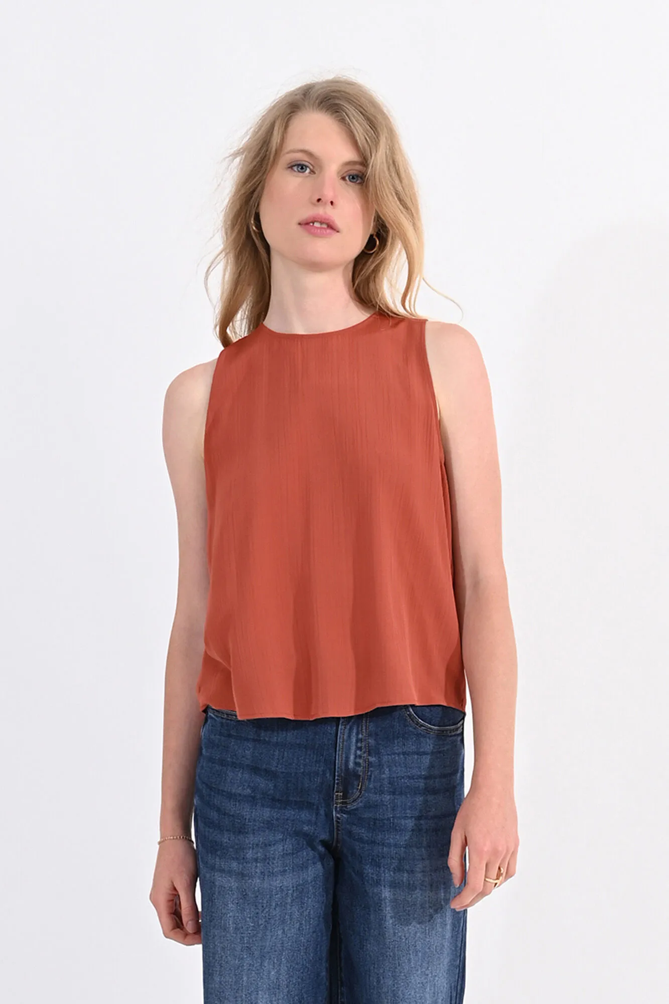 Molly Bracken Top de mujer sin manga en tejido vaporoso