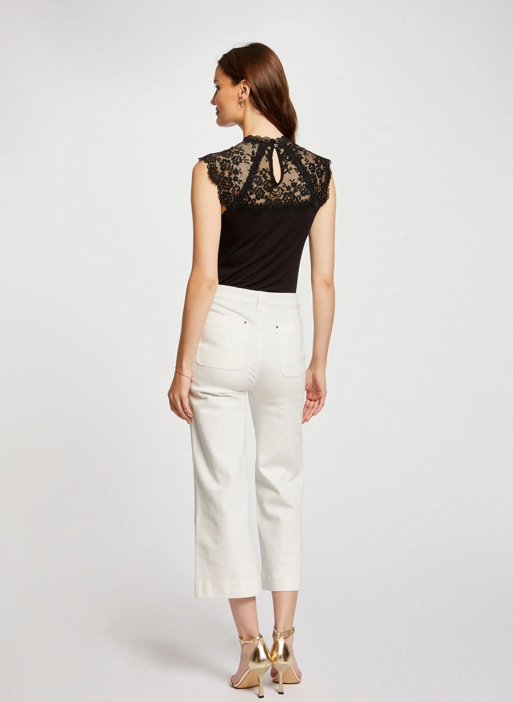 MORGAN DEMIK  TOP DE ENCAJE CON CUELLO ALTO EN NEGRO
