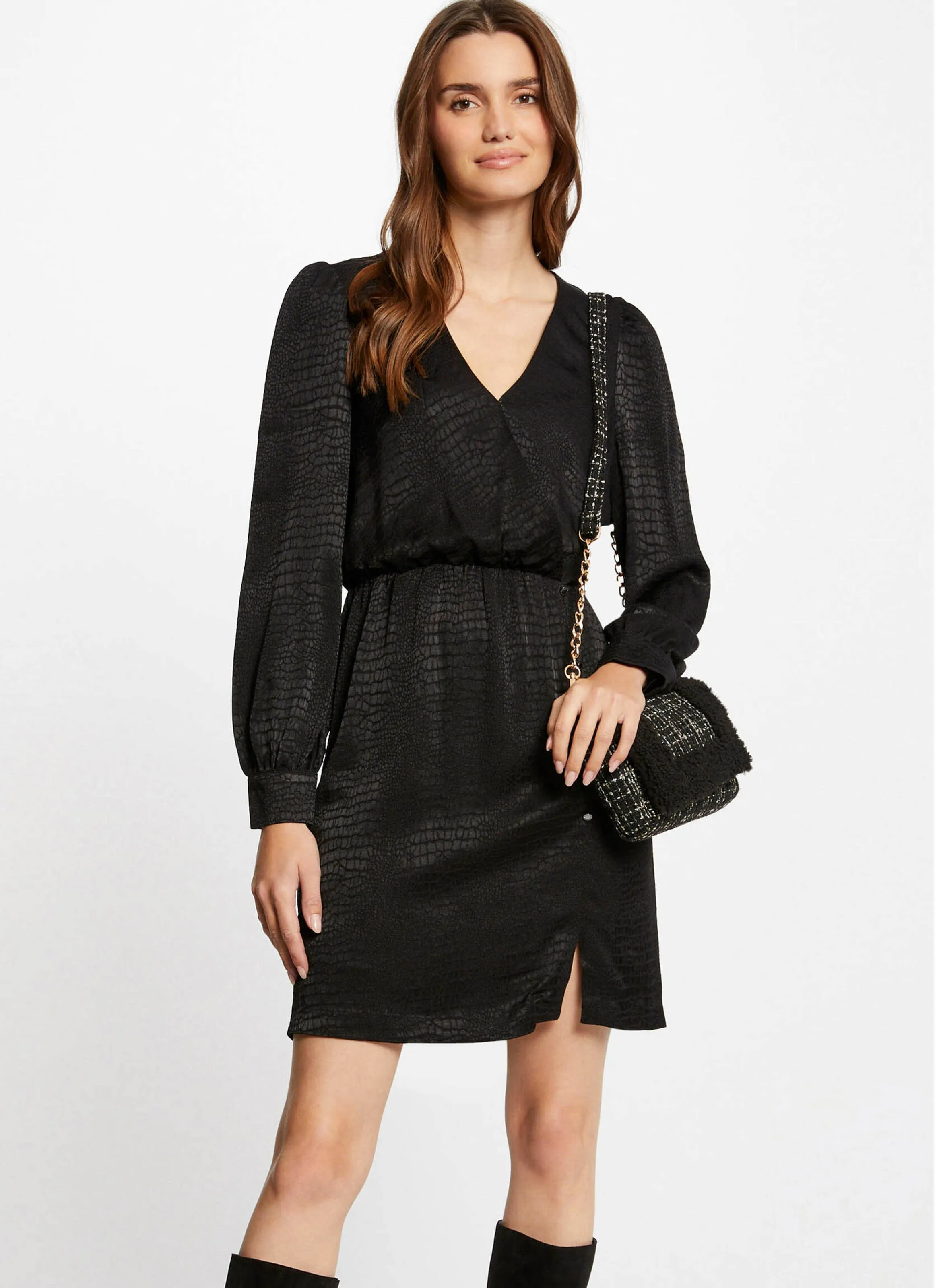 MORGAN ROZO.F  VESTIDO AJUSTADO CON CUELLO DE PICO EN NEGRO