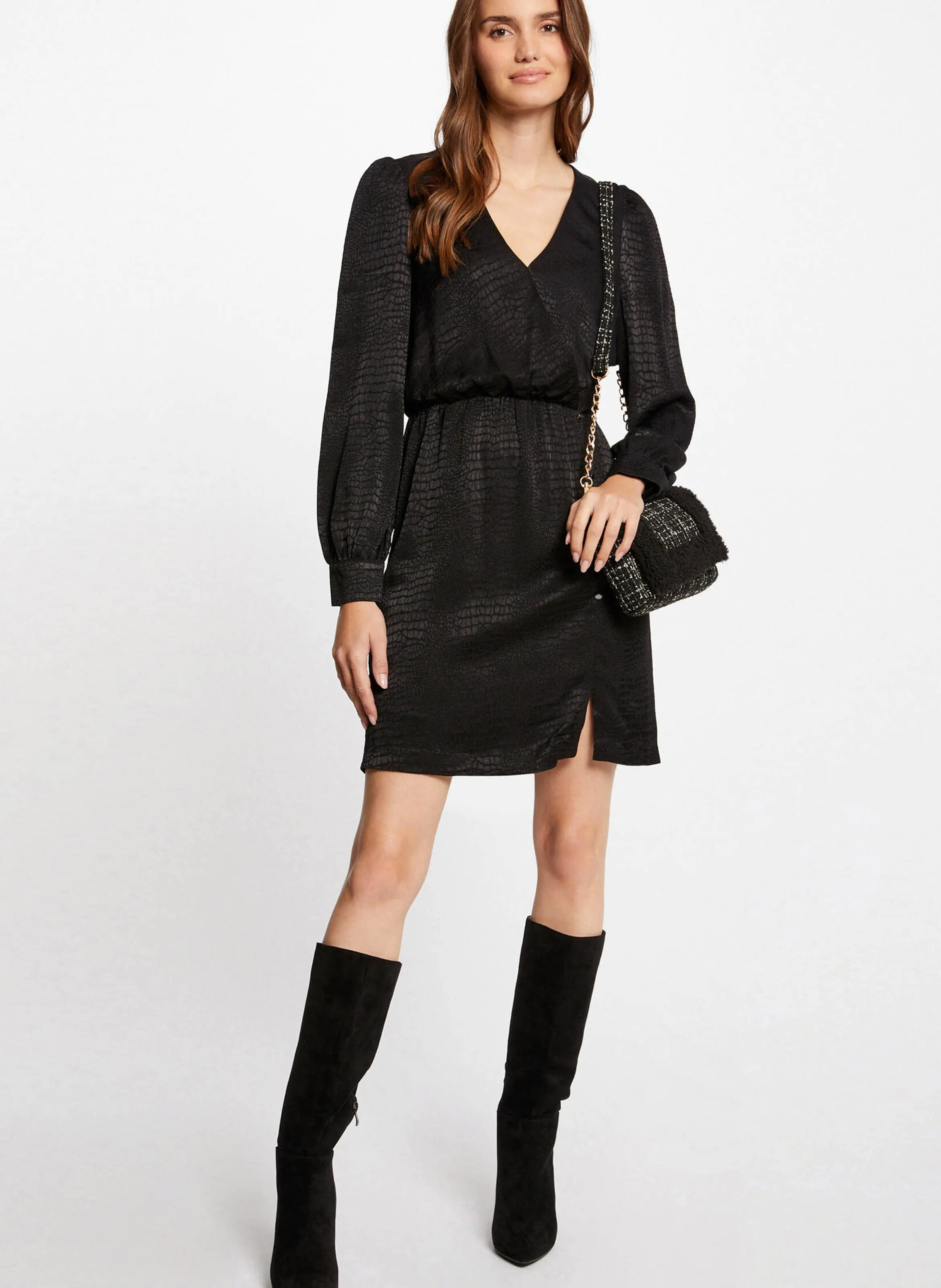 MORGAN ROZO.F  VESTIDO AJUSTADO CON CUELLO DE PICO EN NEGRO