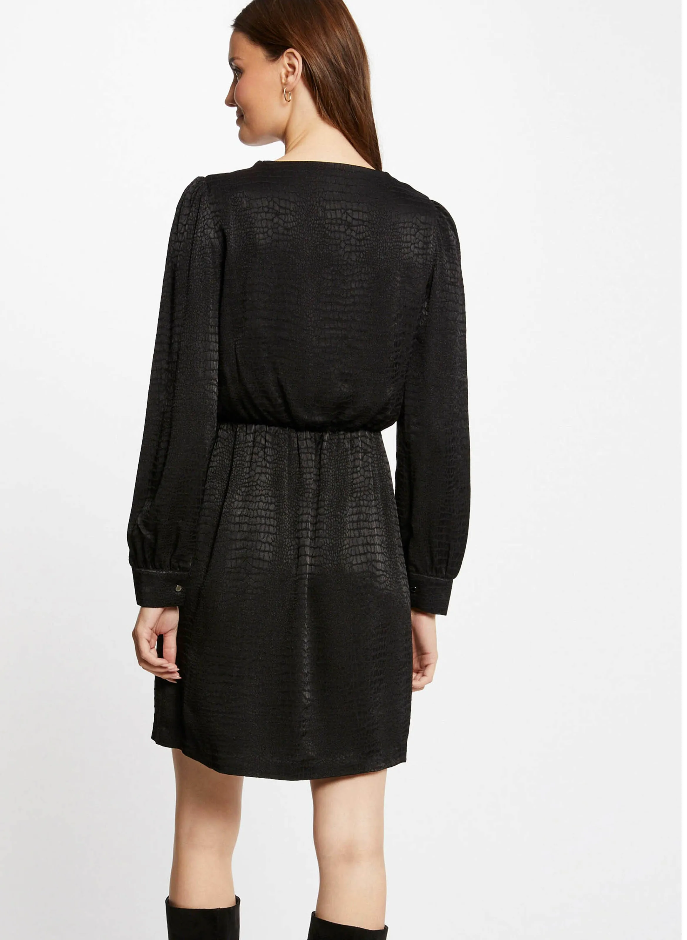 MORGAN ROZO.F  VESTIDO AJUSTADO CON CUELLO DE PICO EN NEGRO