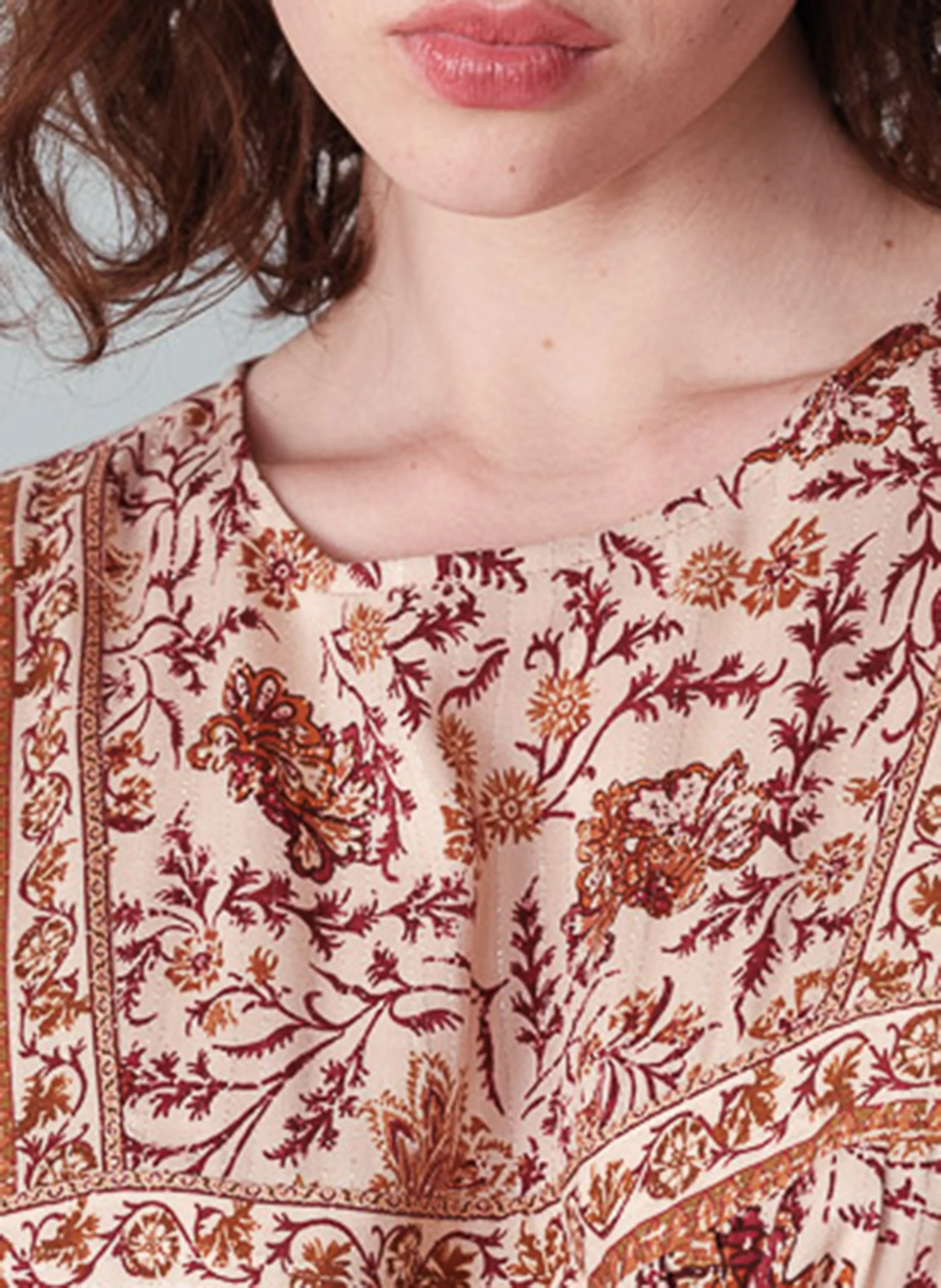 NOLAN  VESTIDO BABYDOLL CORTO ESTAMPADO EN BEIGE