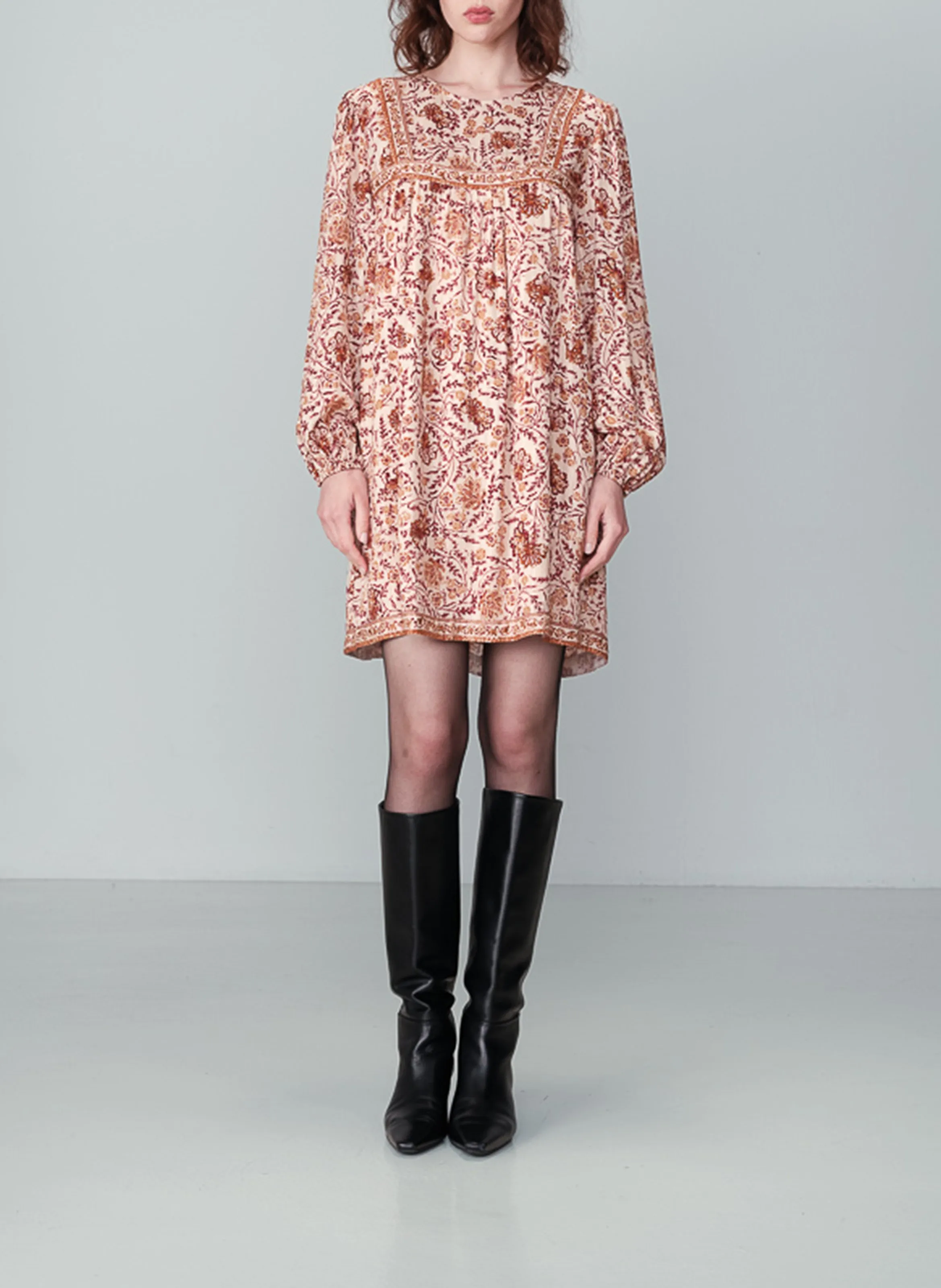 NOLAN  VESTIDO BABYDOLL CORTO ESTAMPADO EN BEIGE