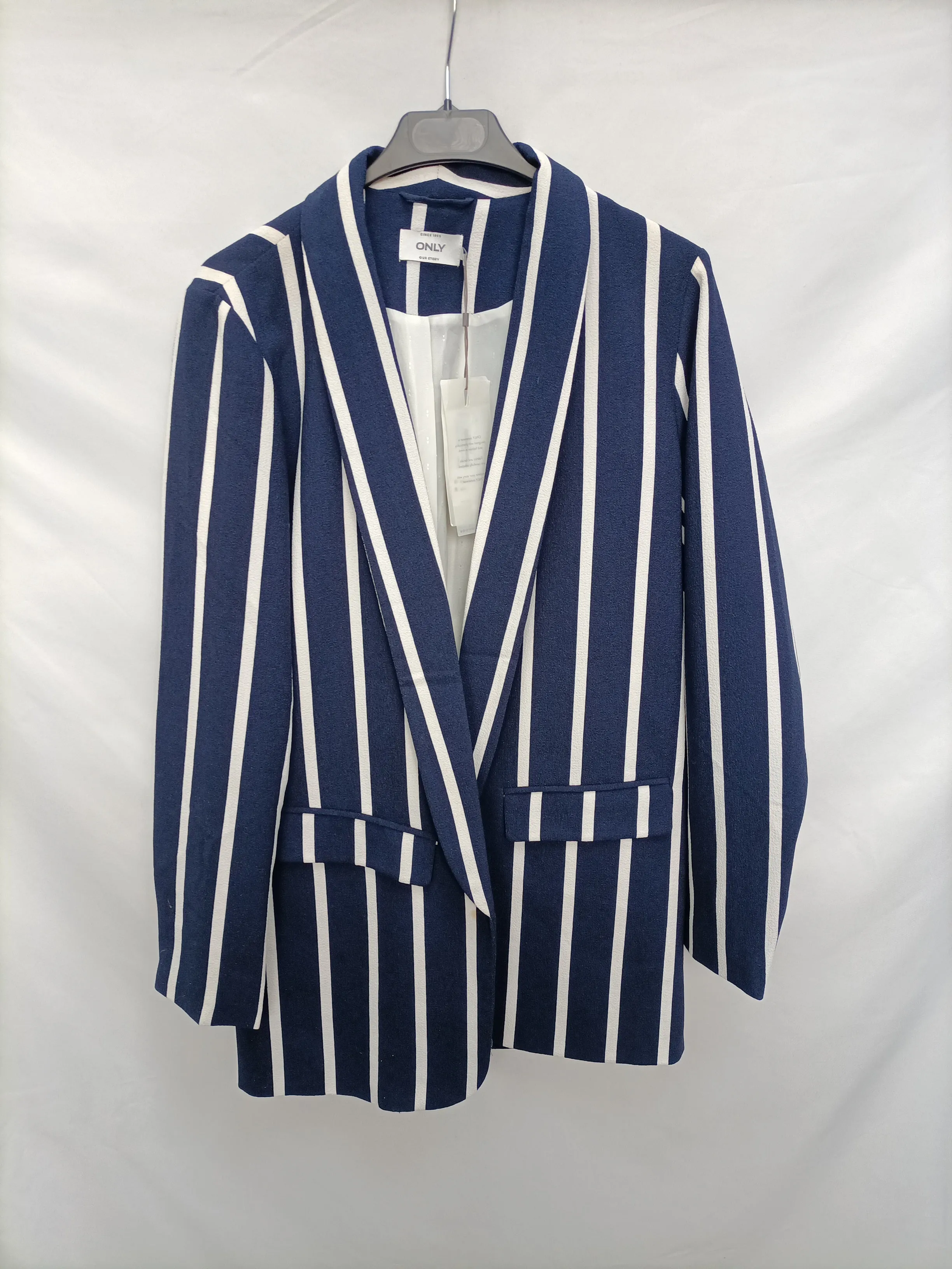 ONLY.Blazer rayas T.38
