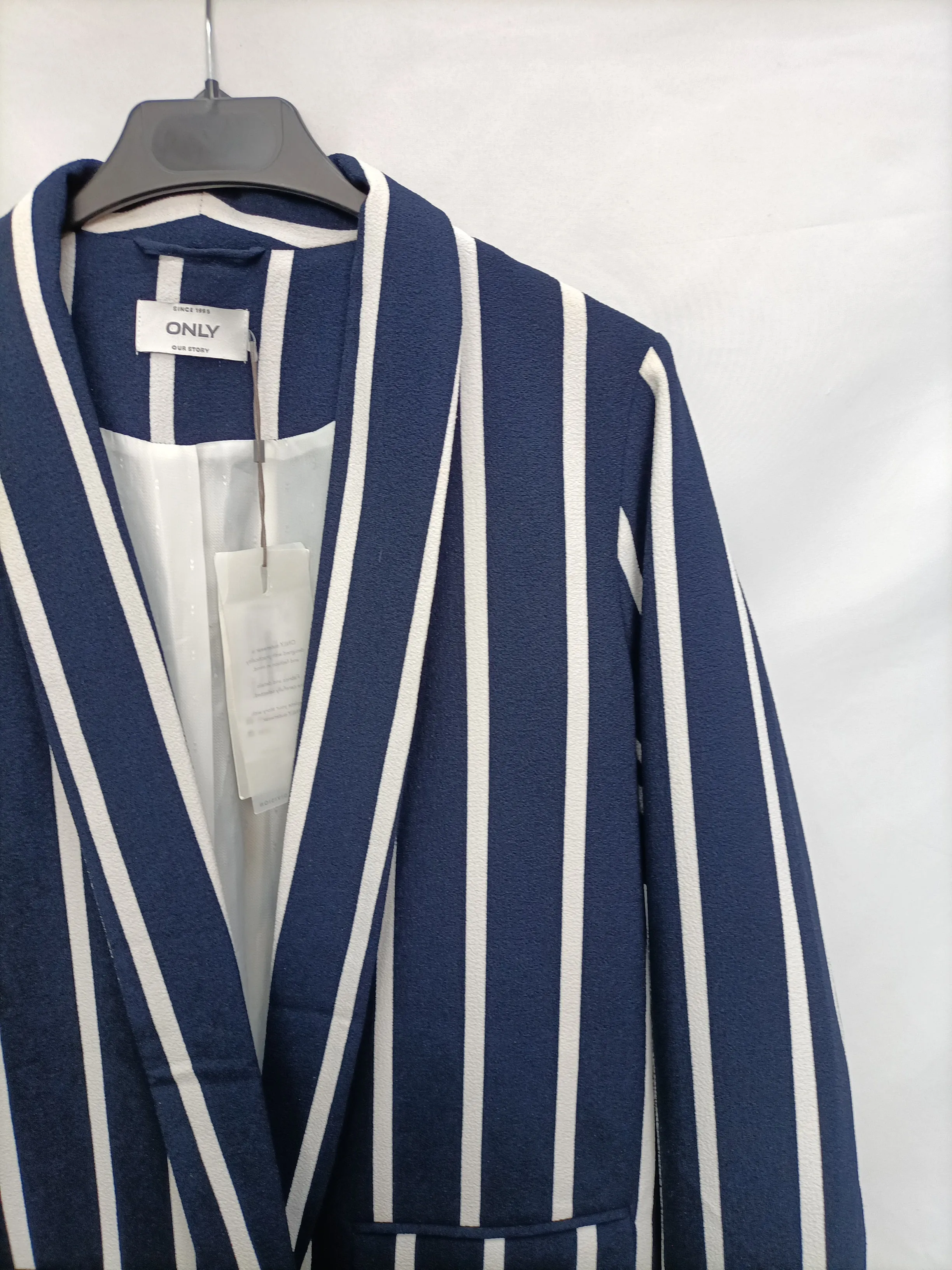 ONLY.Blazer rayas T.38