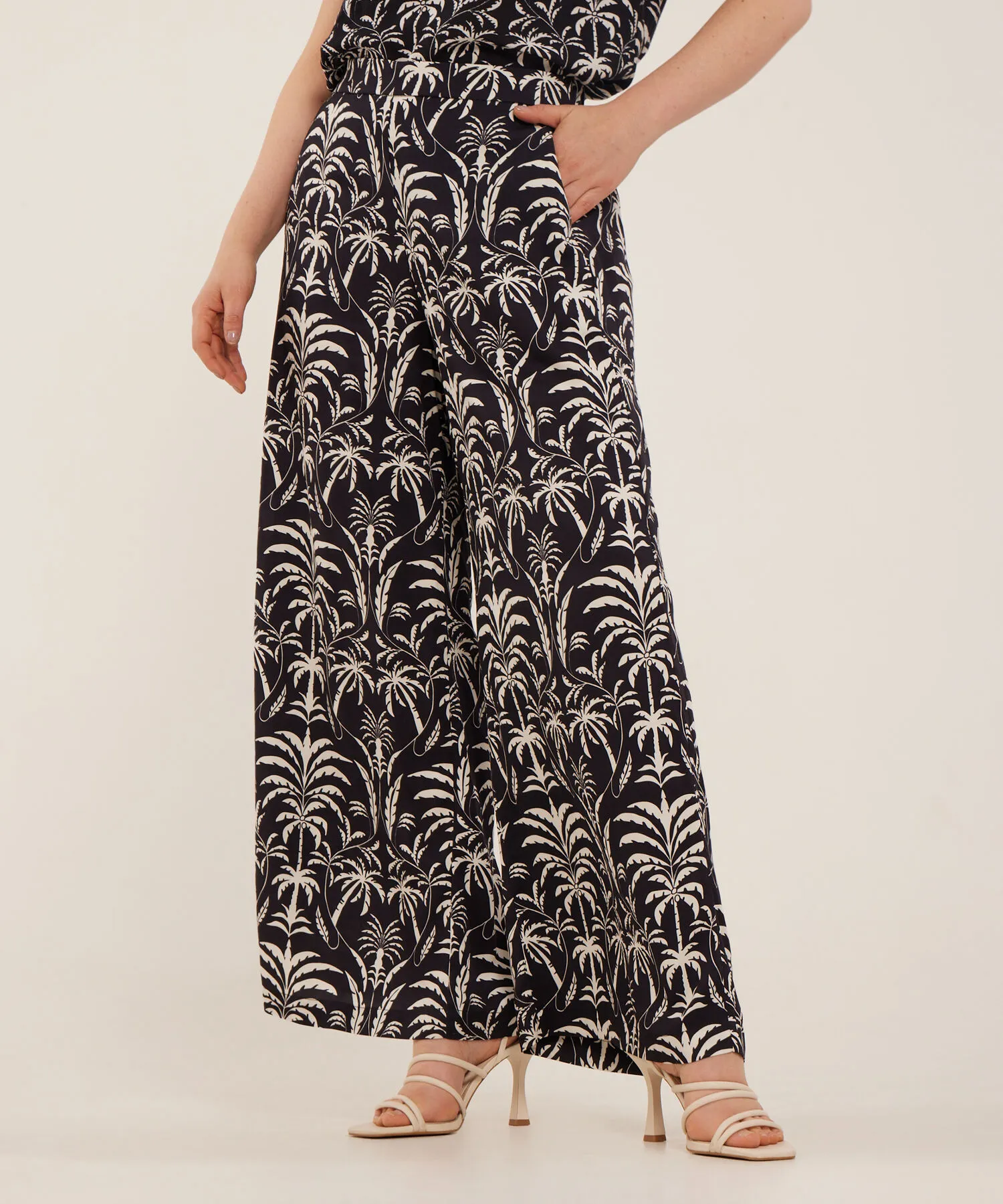 PANTAL&OACUTE;N FLUIDO ESTAMPADO