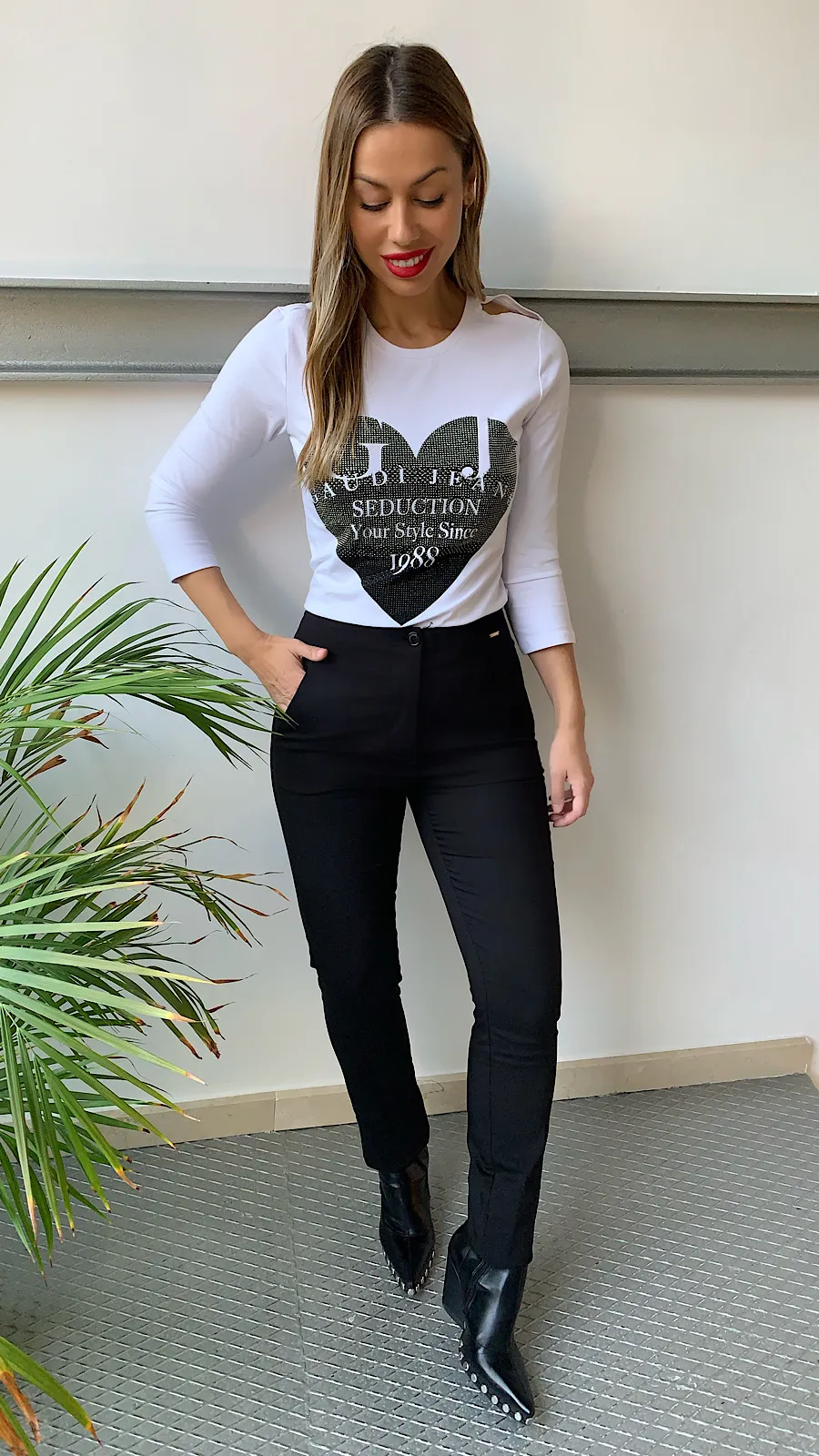 Pantalón Negro Ajustado Tiro Alto