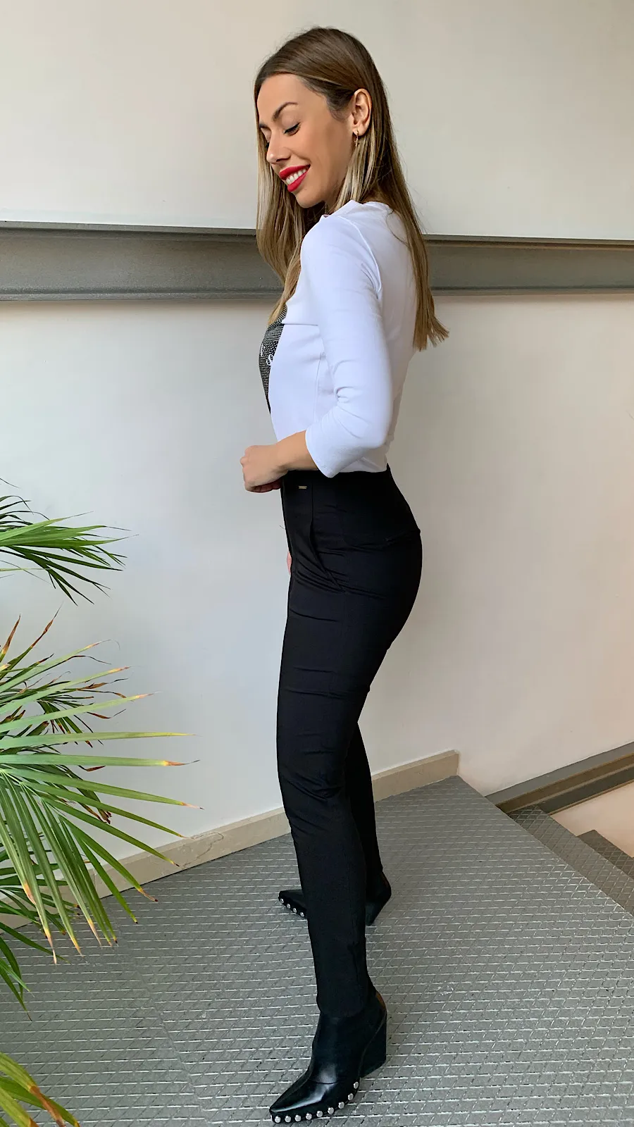 Pantalón Negro Ajustado Tiro Alto