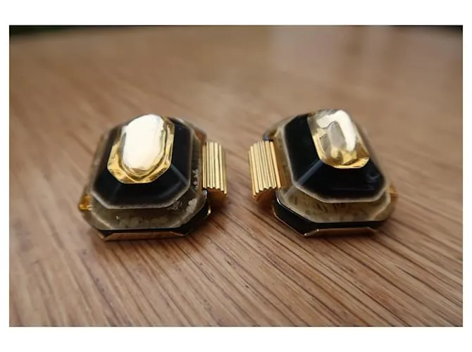 Pendientes antiguos de Pierre Cardin Gold hardware 