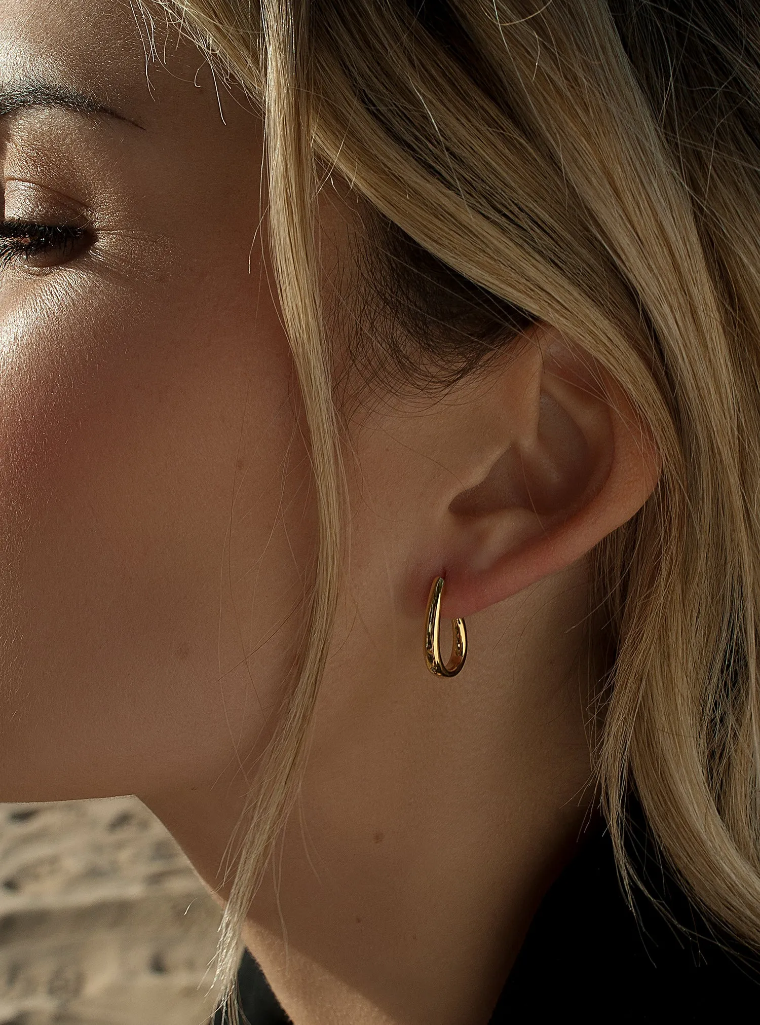Pendientes aros pequeos diseo semiabierto y plata lisa baada en oro