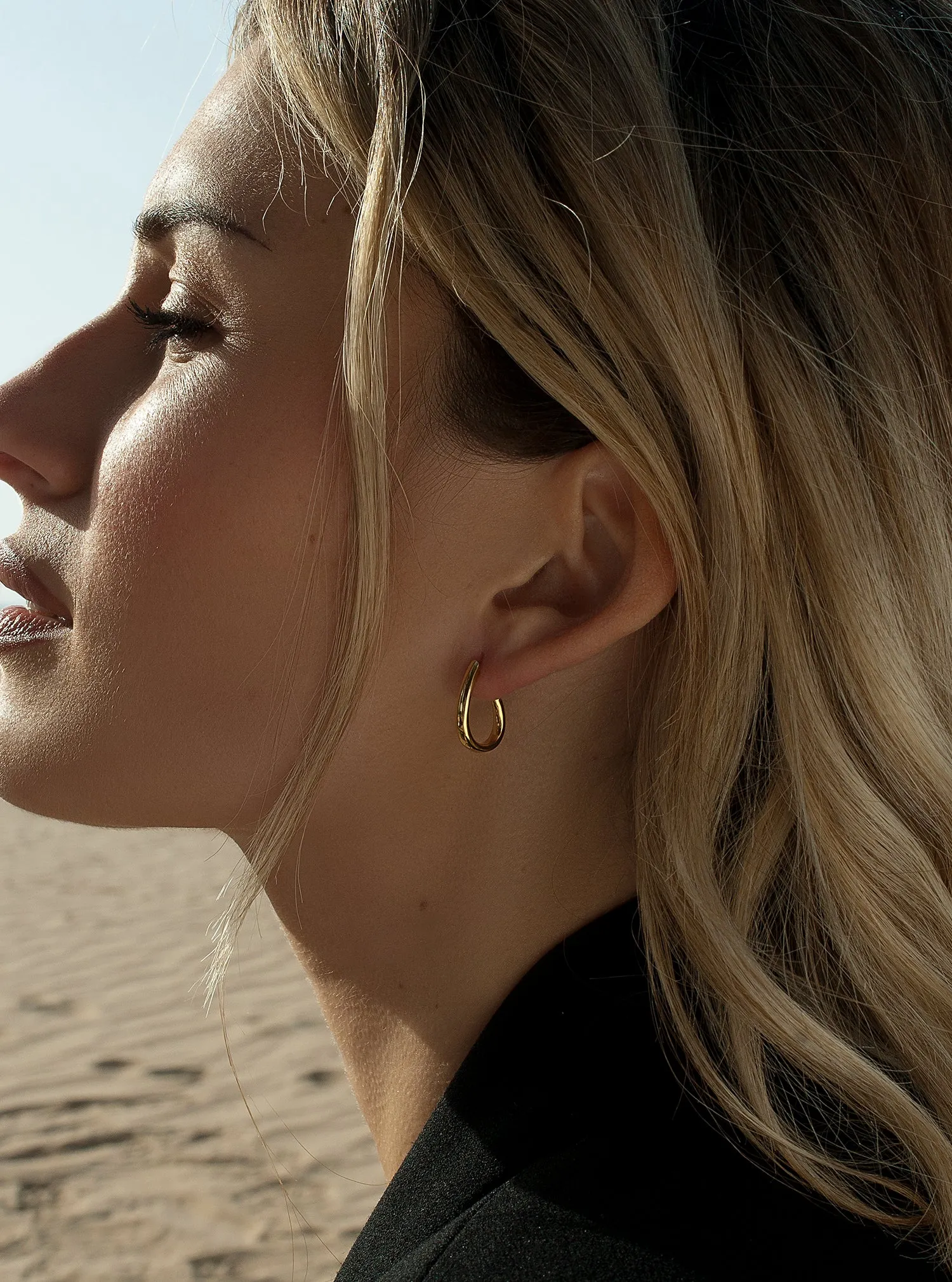 Pendientes aros pequeos diseo semiabierto y plata lisa baada en oro