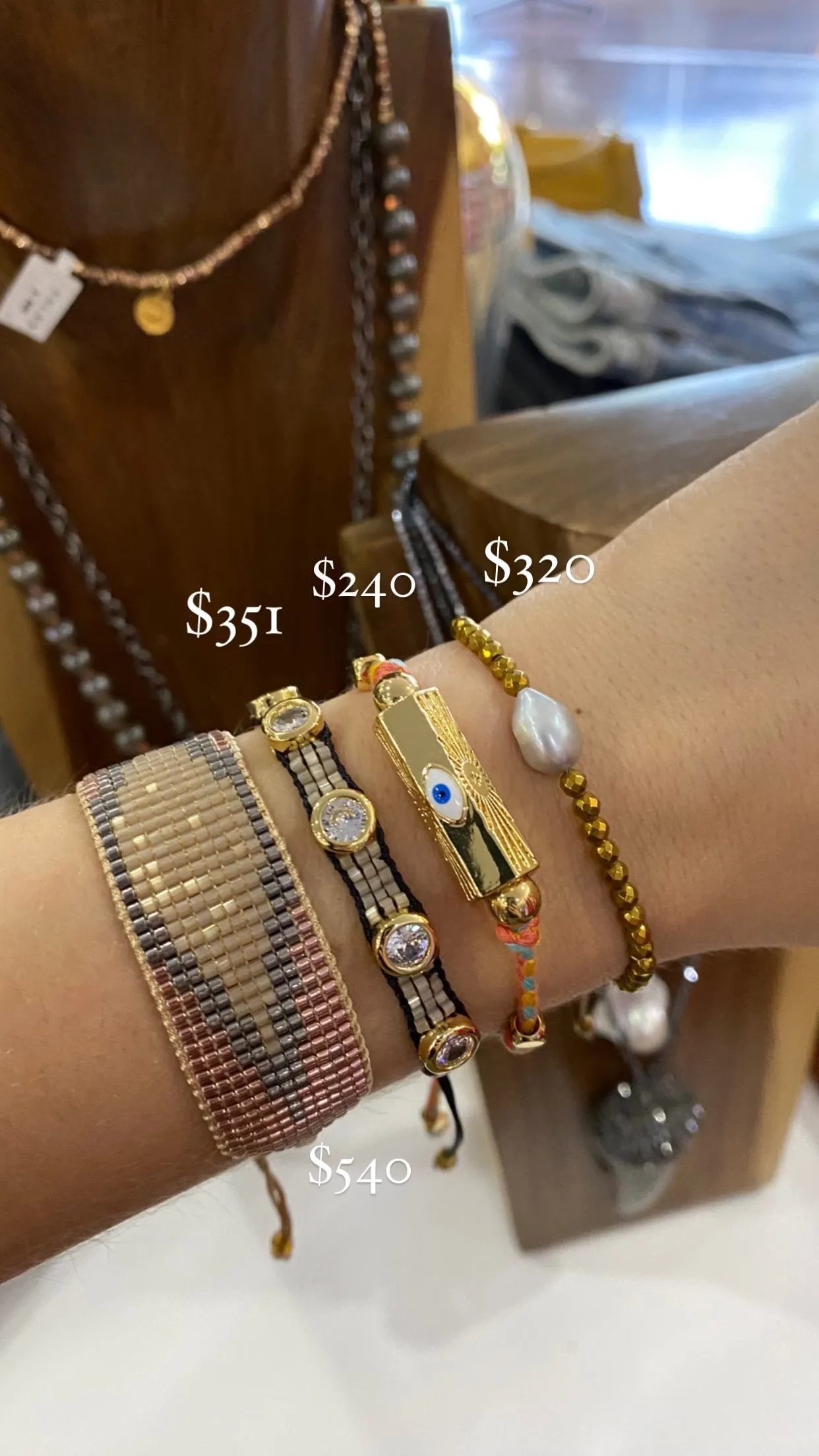 PULSERAS DORADAS