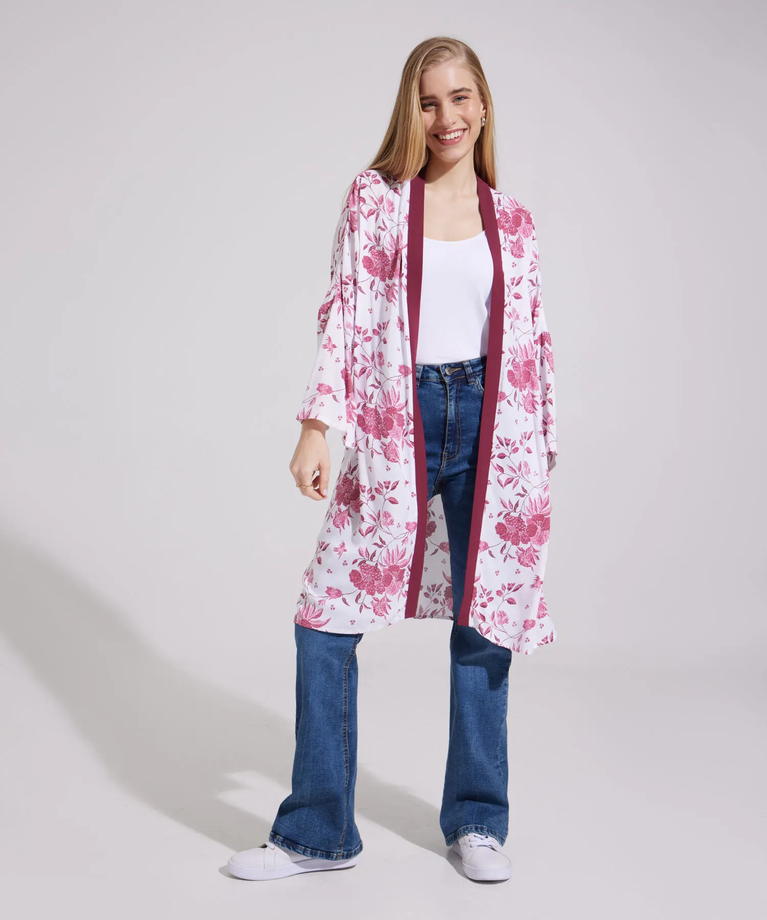 SACO TIPO KIMONO, ESTAMPADO CON PECHERA EN CONTRASTE Y SILUETA AMPLIA