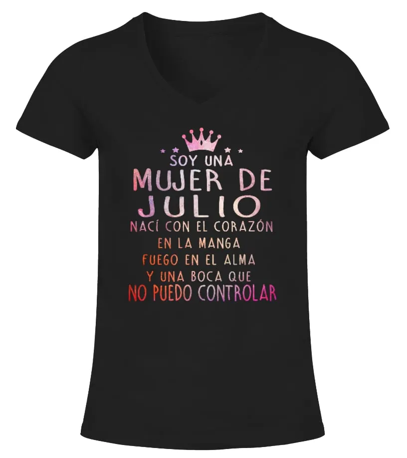 Soy una mujer de Julio, nací con el corazón en la manga, fuego en el alma y una… Camiseta cuello pico Mujer