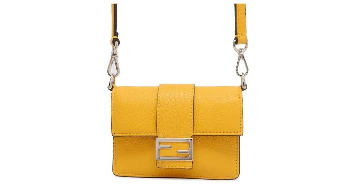 Tarjetero de cuero amarillo Fendi 
