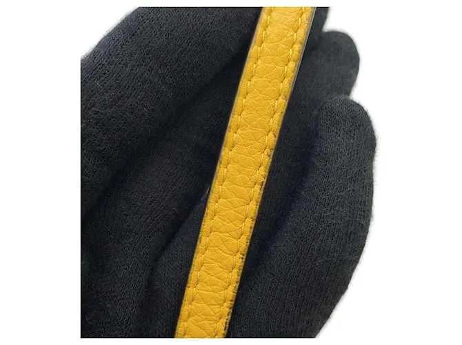 Tarjetero de cuero amarillo Fendi 