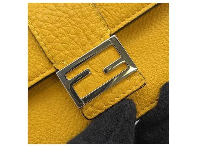 Tarjetero de cuero amarillo Fendi 
