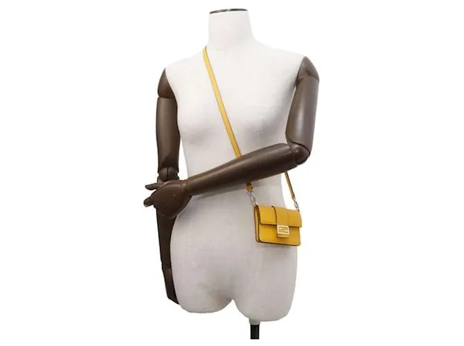 Tarjetero de cuero amarillo Fendi 