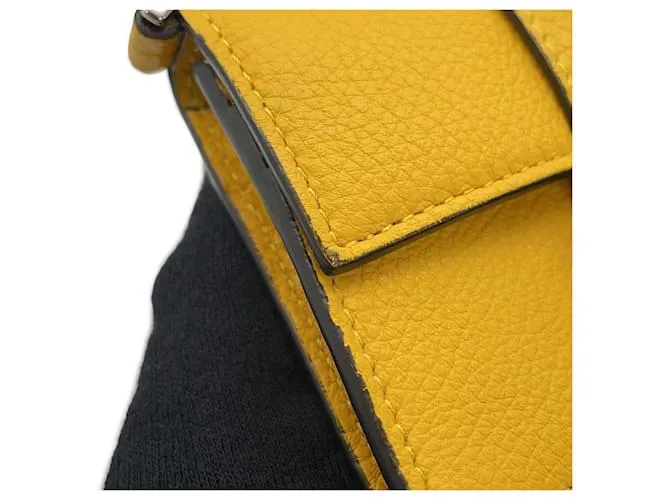 Tarjetero de cuero amarillo Fendi 