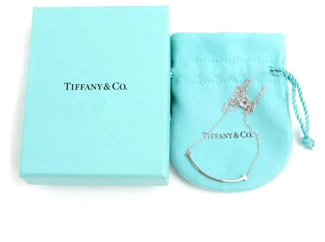 Tiffany & Co Collar Tiffany K18WG de oro blanco T Smile pequeño Dorado 