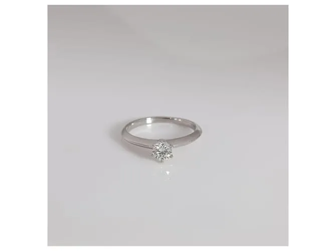 Tiffany & Co TIFFANY Y COMPAÑIA. Anillo de compromiso con diamante solitario en platino H VS1 0.33 por cierto Plata Metálico