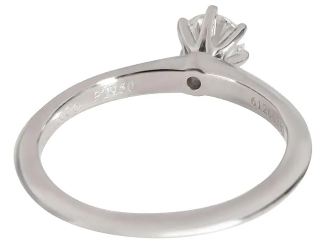 Tiffany & Co TIFFANY Y COMPAÑIA. Anillo de compromiso con diamante solitario en platino H VS1 0.33 por cierto Plata Metálico