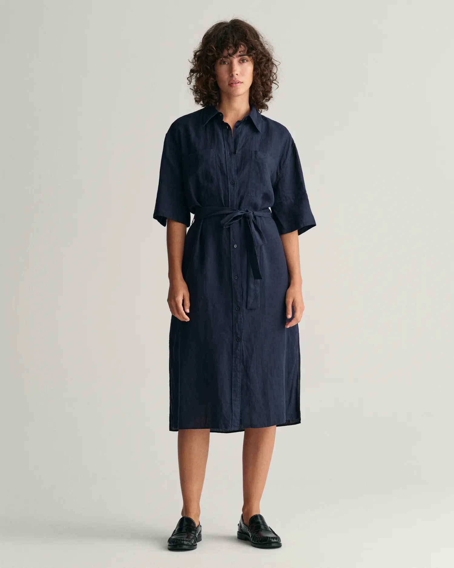 Vestido camisero de manga corta de lino