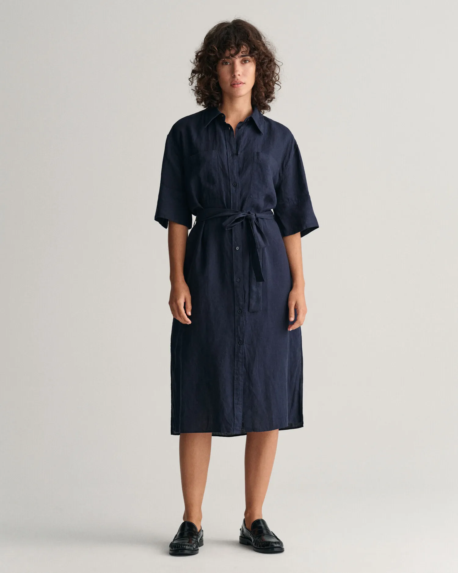 Vestido camisero de manga corta de lino